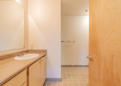 Hazelwood Station Apartment 321 Bathroom