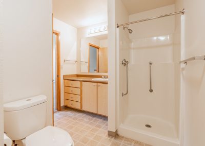 Hazelwood Station Apartment 321 Bathroom